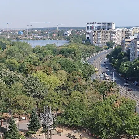 Lake And Park View Бухарест