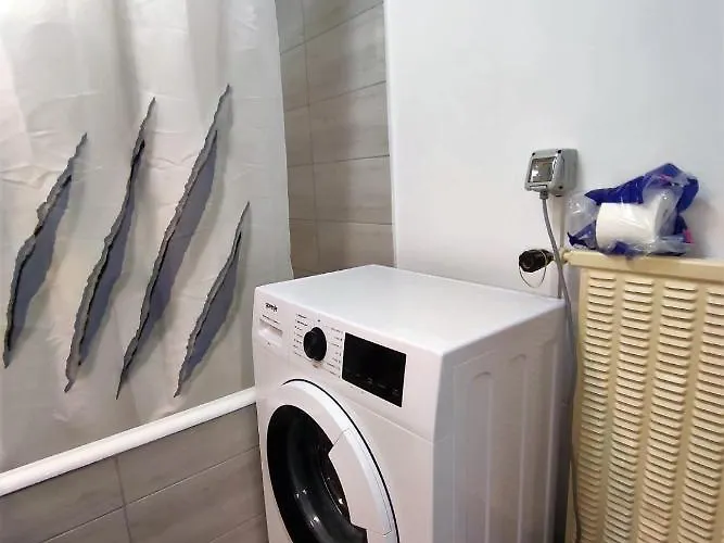 Lake And Park View *